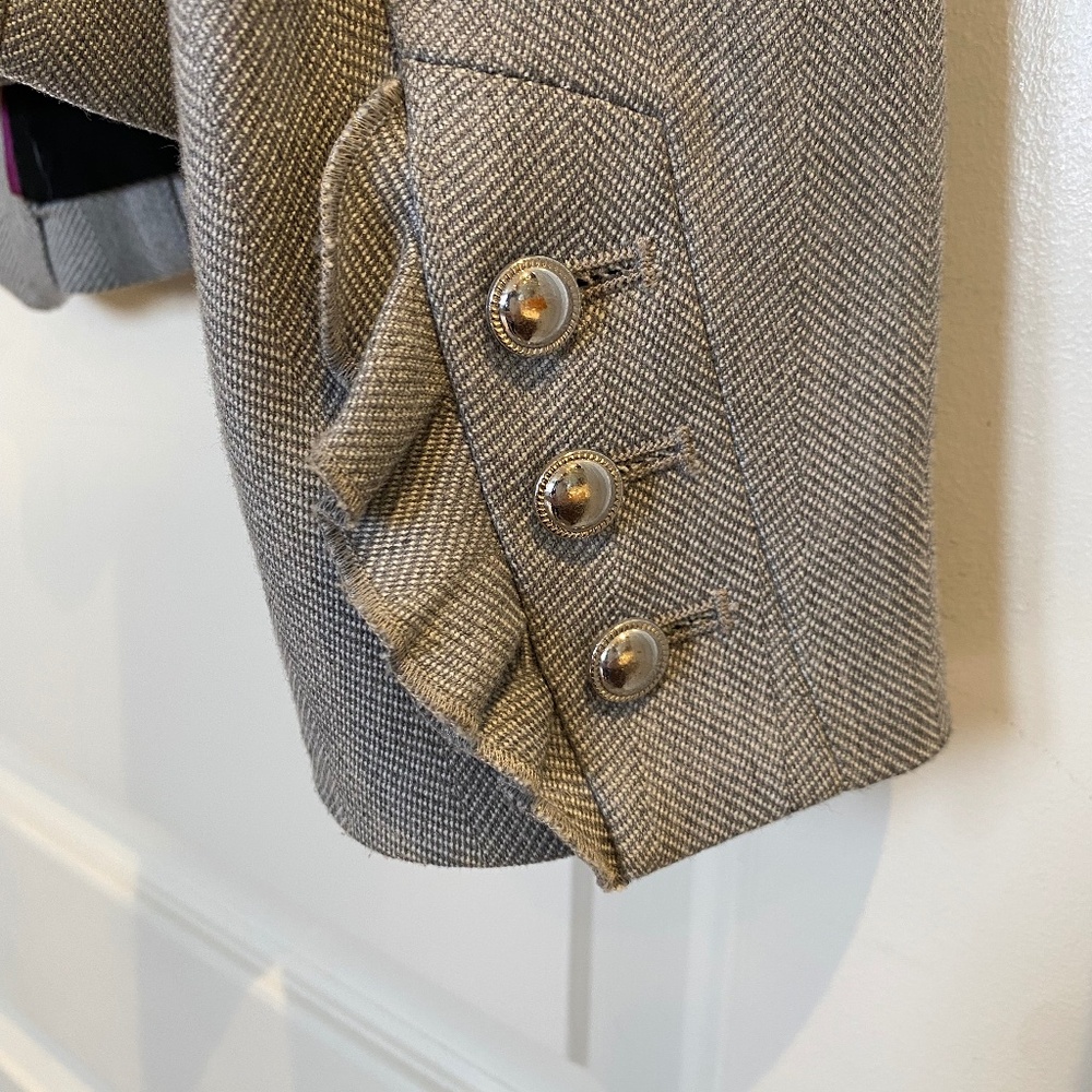 Peplum detailed Jacket. Fitted. Quality detail & buttons. WHBM Sz 8.  Comfy.